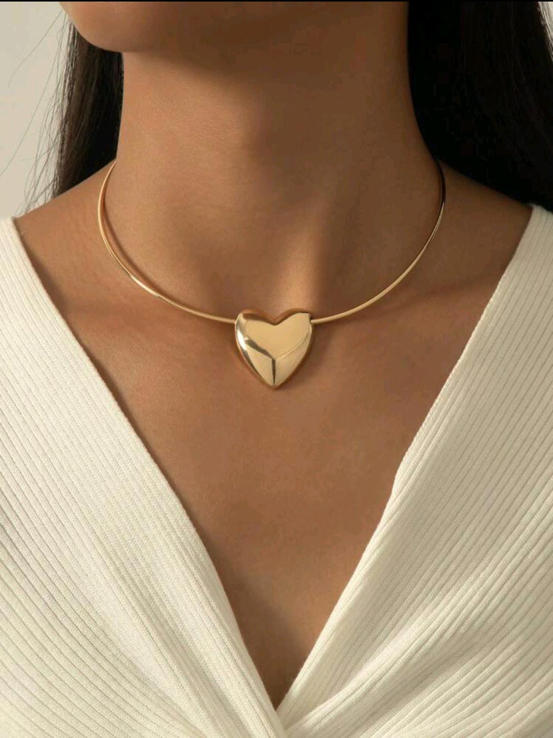 Collar de corazón de cordón